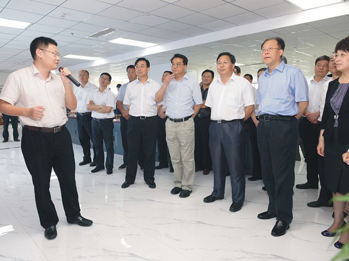 安徽省委常委、合肥市委书记吴存荣，合肥市党政代表团一行莅临我集团参观考察
